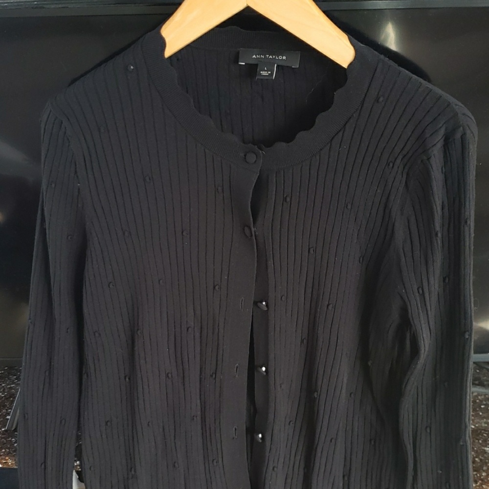 Ann Taylor Popcorn Stitch Ann Cardigan
L Black